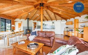 Hidden Orchard - Pet Friendly - 6 Mins Walk To Beach